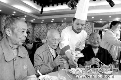 厨师节中外名厨各亮绝活 十大活动精彩纷呈