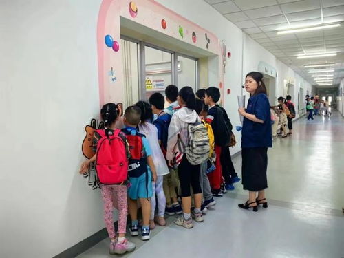 孩子们走进工厂,开启食品安全 探秘 之旅