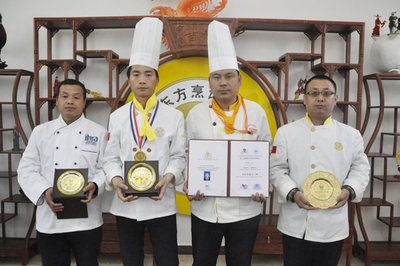 第七届国际时尚餐饮博览会名厨大师赛 山东新东方师生喜获佳绩